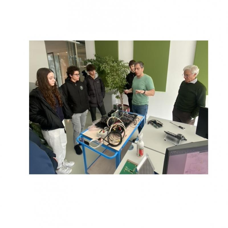 Nella giornata di mercoledì 28 febbraio 2024, un gruppo di studentesse e studenti del Liceo Scientifico Sportivo G.Toniolo, nell’ambito delle attività di approfondimento promosse dalla scuola, ha potuto effettuare una visita presso la Microgate.