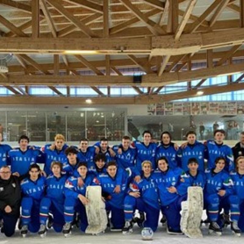 COMPLIMENTI al nostro alunno Alex Venturi che ha partecipato al Torneo 5 Nazioni, svolto a Egna (BZ),  con la Nazionale U16 di Hockey su ghiaccio dove L'Italia si è piazzata al 3° posto!!!