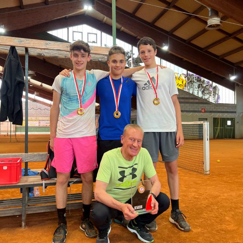 Vittoria e campioni provinciali di tennis a squadre nei campionati studenteschi anche per Daniele Faustini, Daniel Lechner e Tim Stuffer nella categoria maschile !