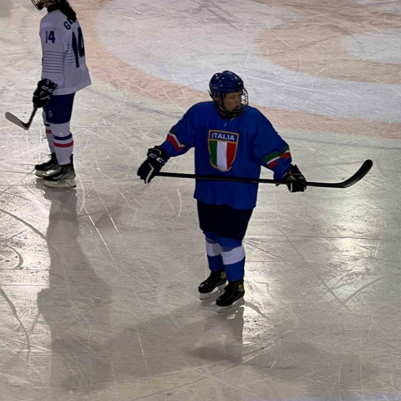 Grande risultato della nostra studentessa-atleta EMMA CEREGHINI con la nazionale italiana femminile di hockey su ghiaccio Under 18 ai Mondiali Gruppo A Division1, che si sono svolti a Renon, dove le azzurre hanno conquistato il secondo posto!