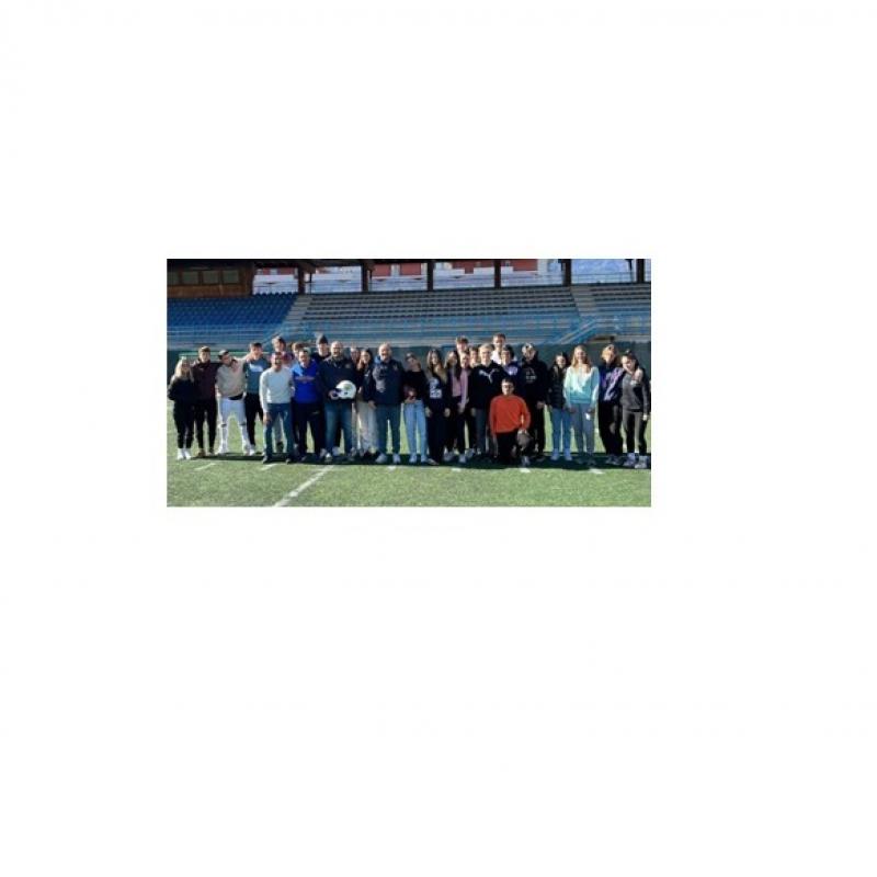 Le studentesse e gli studenti del Toniolo hanno visitato la struttura dello Stadio Europa di Bolzano e hanno incontrato i dirigenti e i capi allenatori della squadra dei Mastini Verona!
