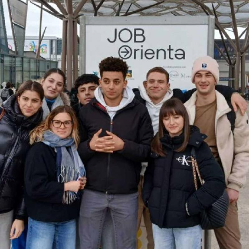 Gli studenti della classe 5A hanno partecipato anche quest'anno a JOB&ORIENTA a Verona il salone di orientamento di scuola - formazione - lavoro!