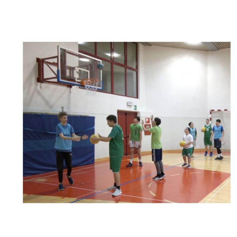 Il progetto BASKIN della Uisp promuove sport e inclusione, con un tocco di Toniolo con il nostro professore-allenatore Claudio De Marco che allena, ispira e dimostra che insieme si può crescere! CLICCA PER L'INTERVISTA.