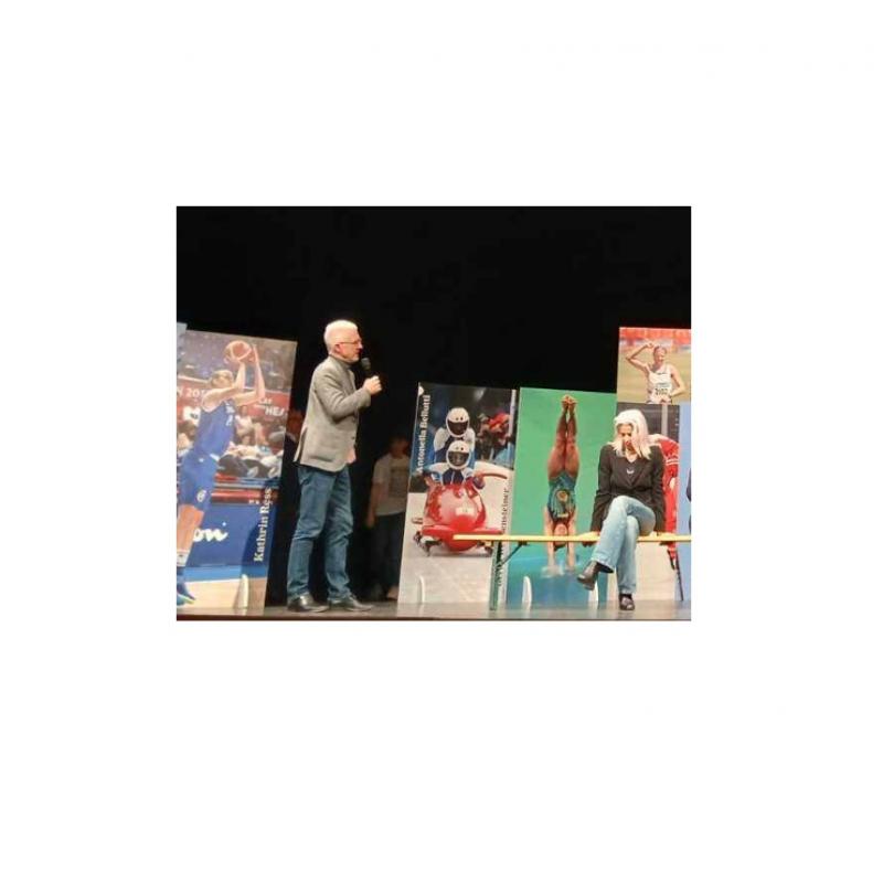 Gli studenti del Liceo Toniolo hanno collaborato all’evento SOLO PER SPORT, un progetto per ricordare gli sportivi altoatesini che hanno raggiunto grandi risultati a livello olimpico, internazionale e italiano degli ultimi 25 anni, sono stati premiati anche molti ex studenti-atleti del Liceo Scientifico Toniolo!