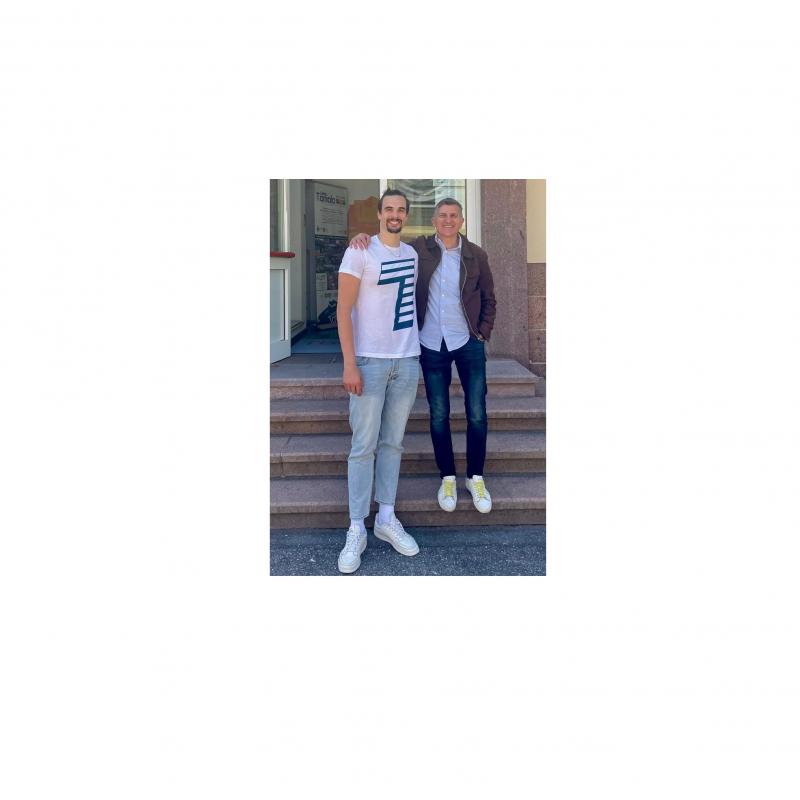GIANNELLI SIMONE - il nostro studente-atleta di eccellenza in visita al Liceo Scientifico G.Toniolo dove si è diplomato nel 2015. Palleggiatore della nazionale con la quale ha vinto il Campionato del mondo e giocatore del Perugia Volley con i il quale ha vinto il Campionato Italiano e Champions League.